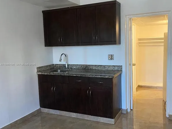 26 Diplomat Pkwy #2208, Hallandale, FL 33009