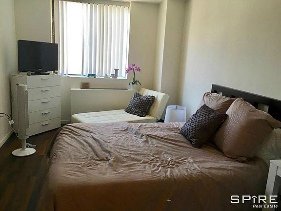 5th image of 184 Lexington Ave Frnt 2