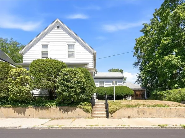 217 Narragansett St, Cranston, RI 02905
