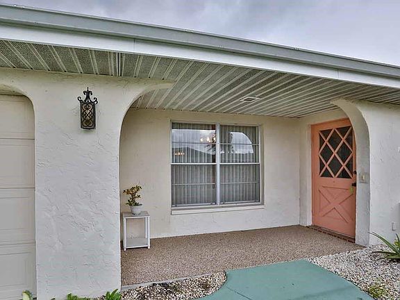 5th image of 305 Club Manor Dr