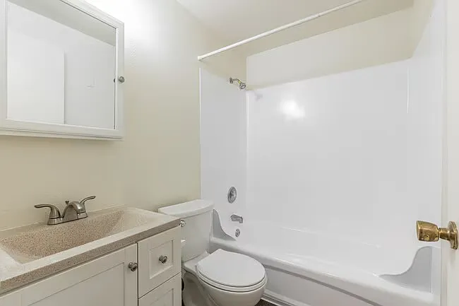 Charbern Apartments — Photo 48