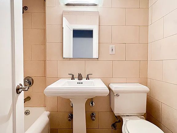 5th image of 434 E 9th St APT 7