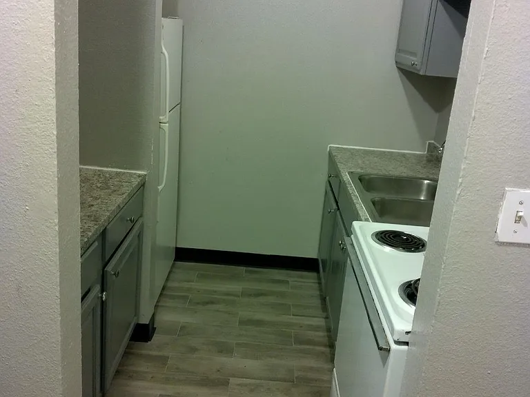 1425 N Yosemite St #11 — Photo 4