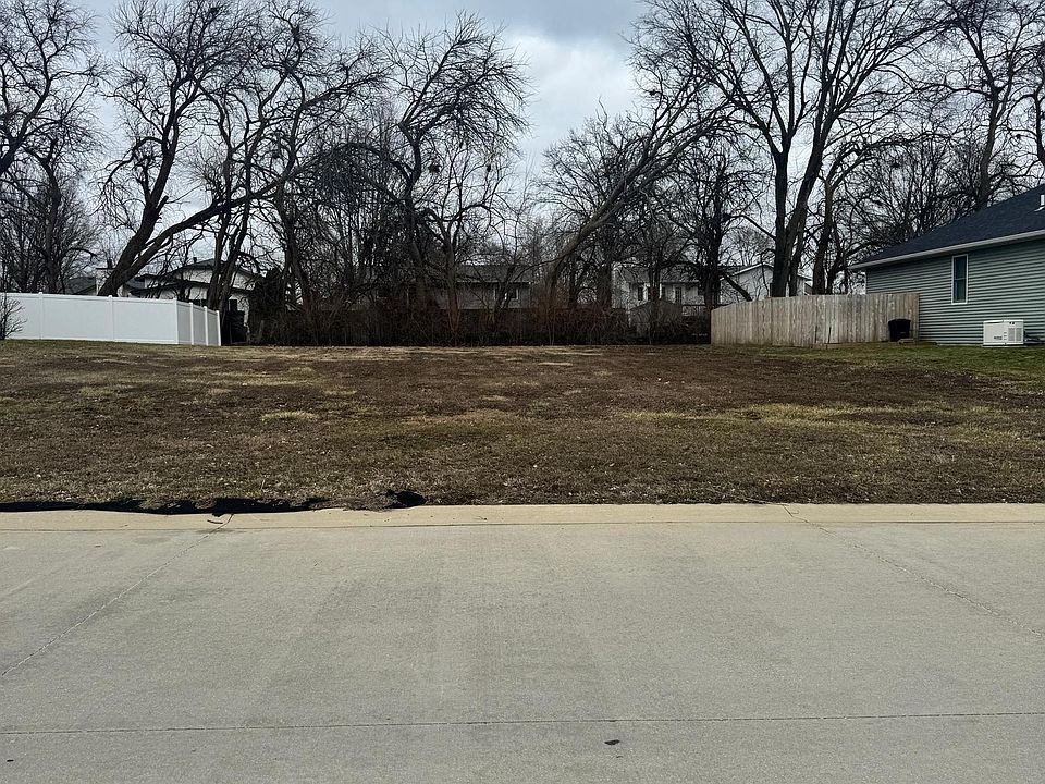 2nd image of 83 Firefly Ct