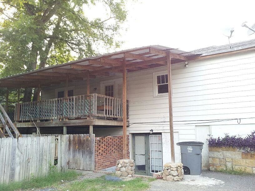 2nd image of 1601 W Saint Louis St