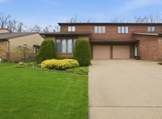 312 Brookdale Dr APT A, Bloomingdale, IL