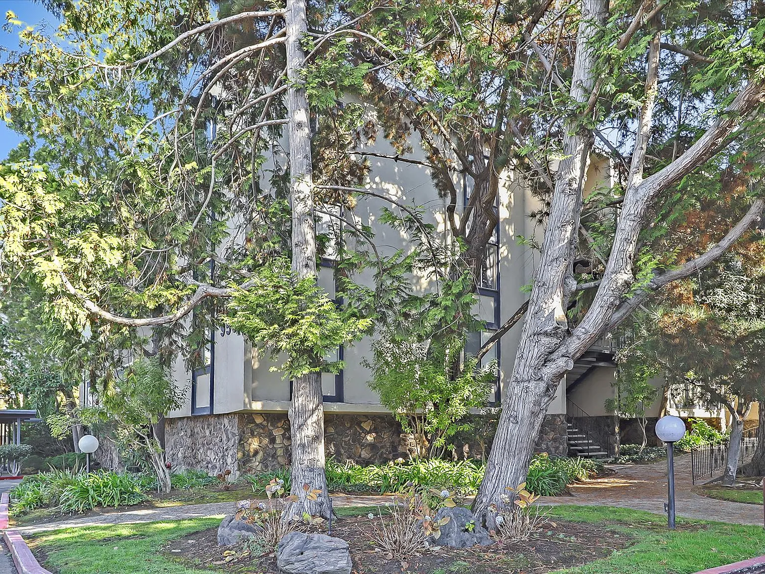 1 bed, 773 sqft, $2,750 — Photo 2