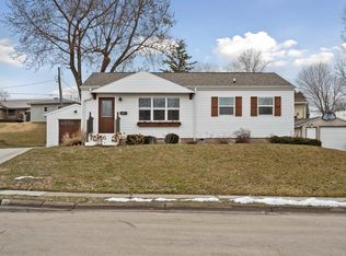 2077 Jeffrey Dr, Dubuque, IA 52001