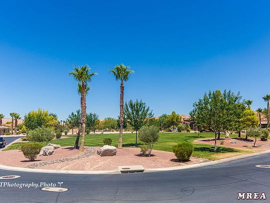 3rd image of 674 La Scala Dr