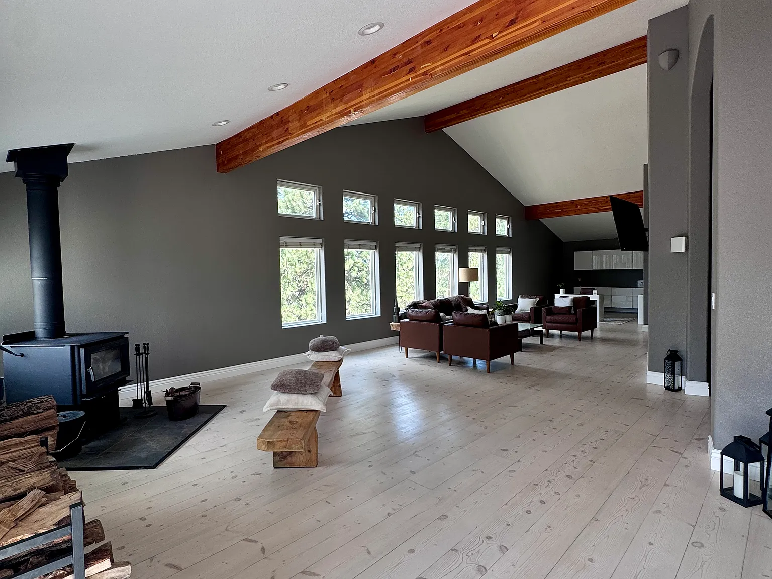 4 bed, 5400 sqft, $1,850 — Photo 2