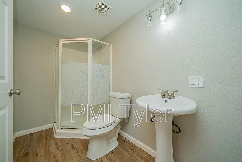 Studio, 1.0 bath, $975 — Photo 3