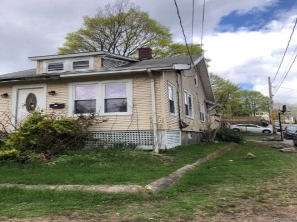 2nd image of 20 Coburn St