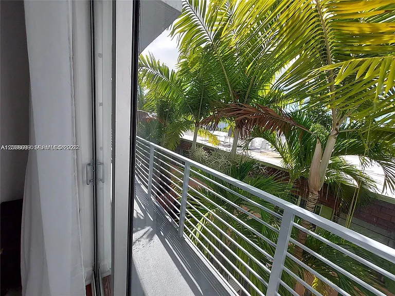 945 Michigan Ave #5 — Photo 12