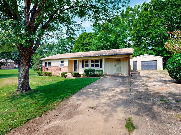 3rd image of 155 Henderson Dr