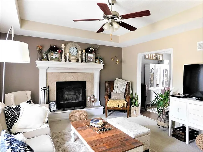 1501 Stoneybrooke Dr — Photo 3