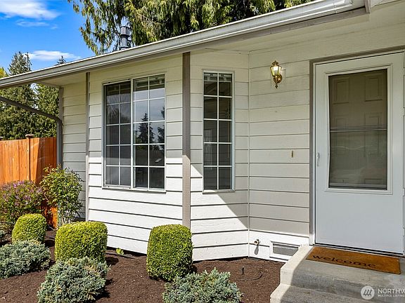 4th image of 10705 27th Street NE