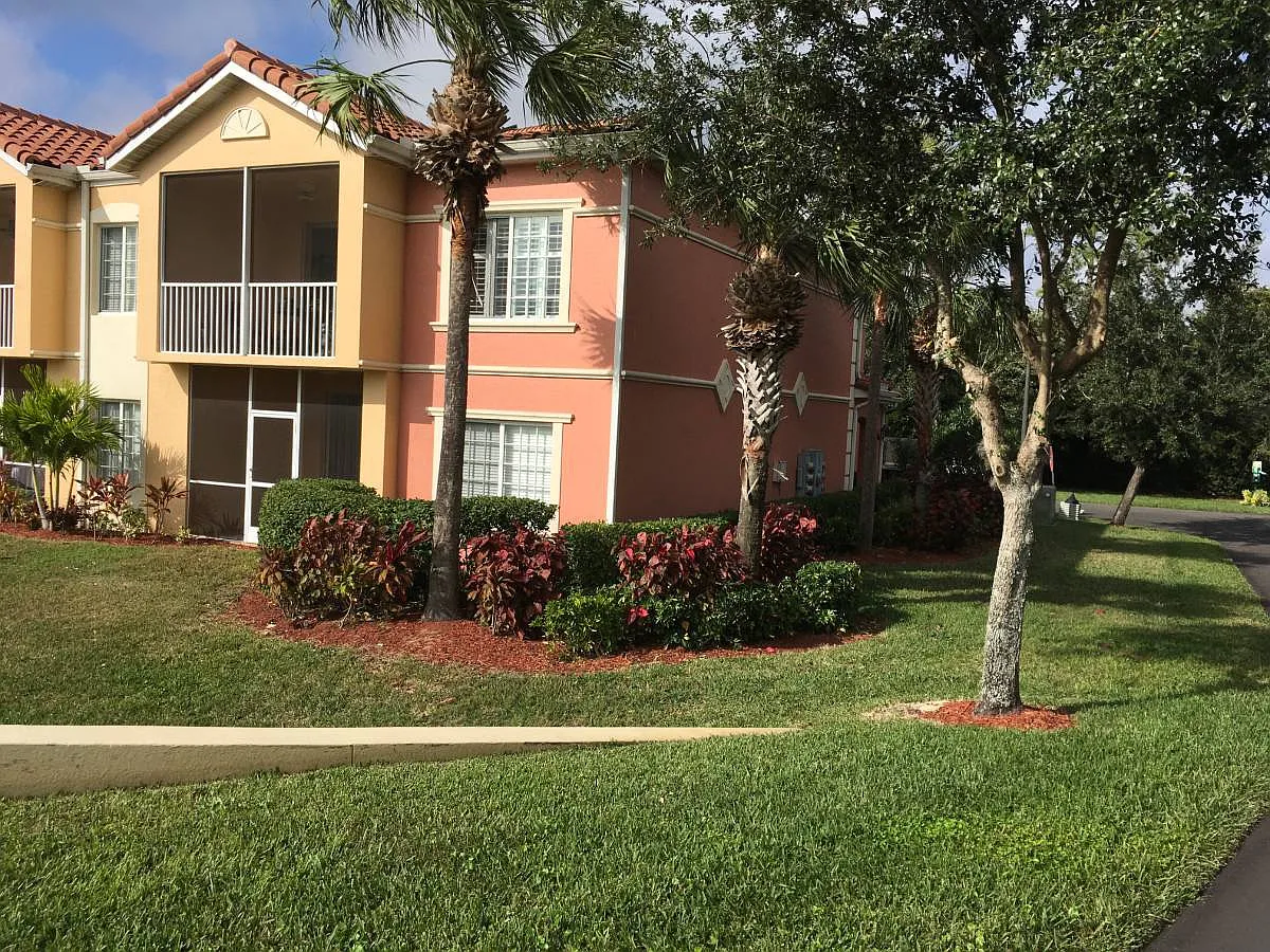 1 bed, 1.5 bath, 1018 sqft, $1,800 — Photo 2