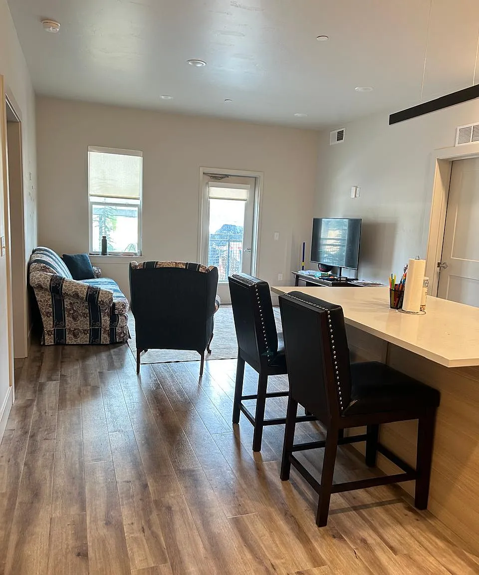 2 bed, 1400 sqft, $1,100 — Photo 2