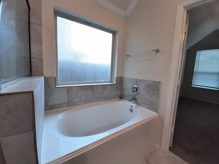 1514 Ancient Oak Ln — Photo 47