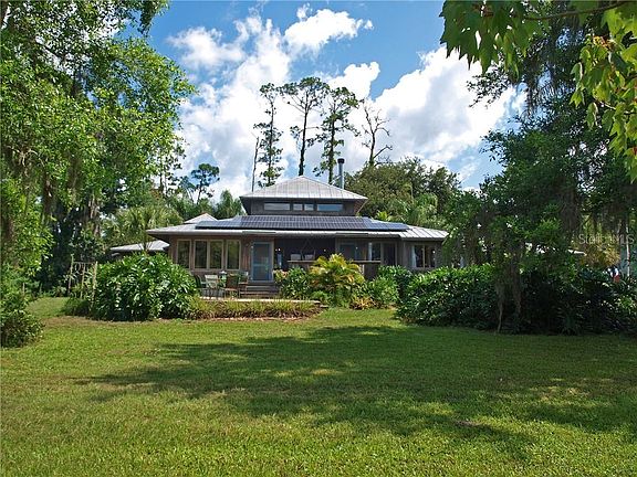 4th image of 810 Island Grove Dr