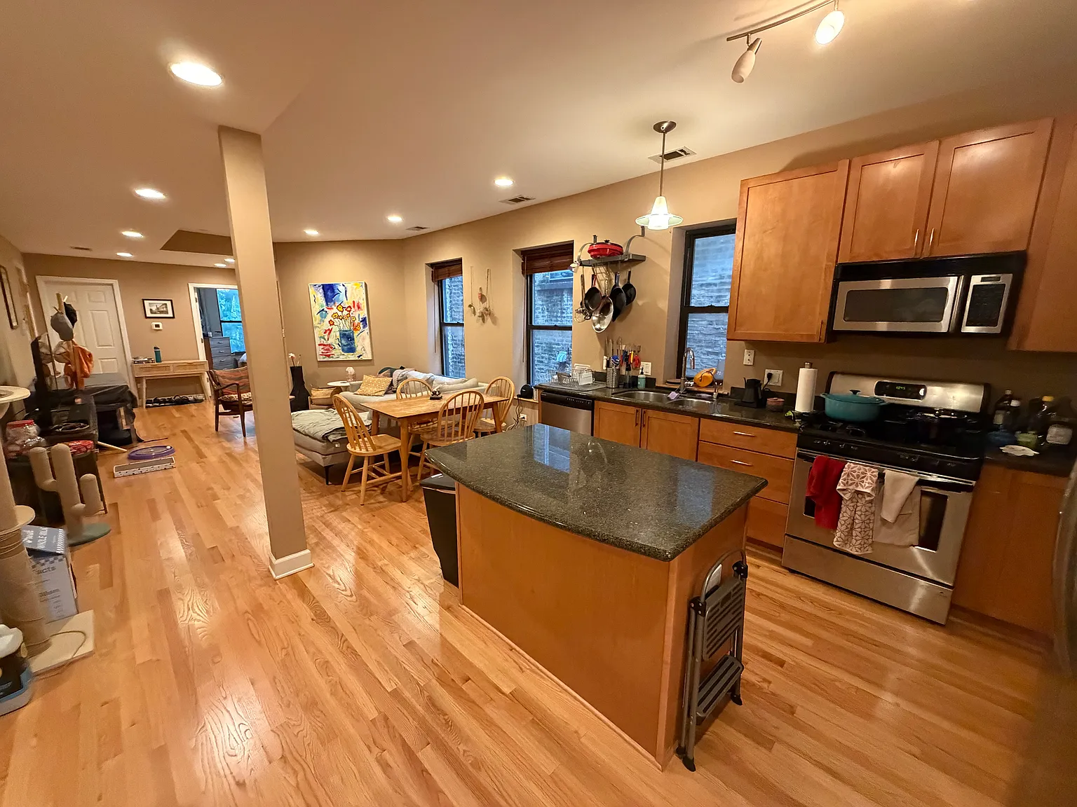 3 bed, 1200 sqft, $3,400 — Photo 4