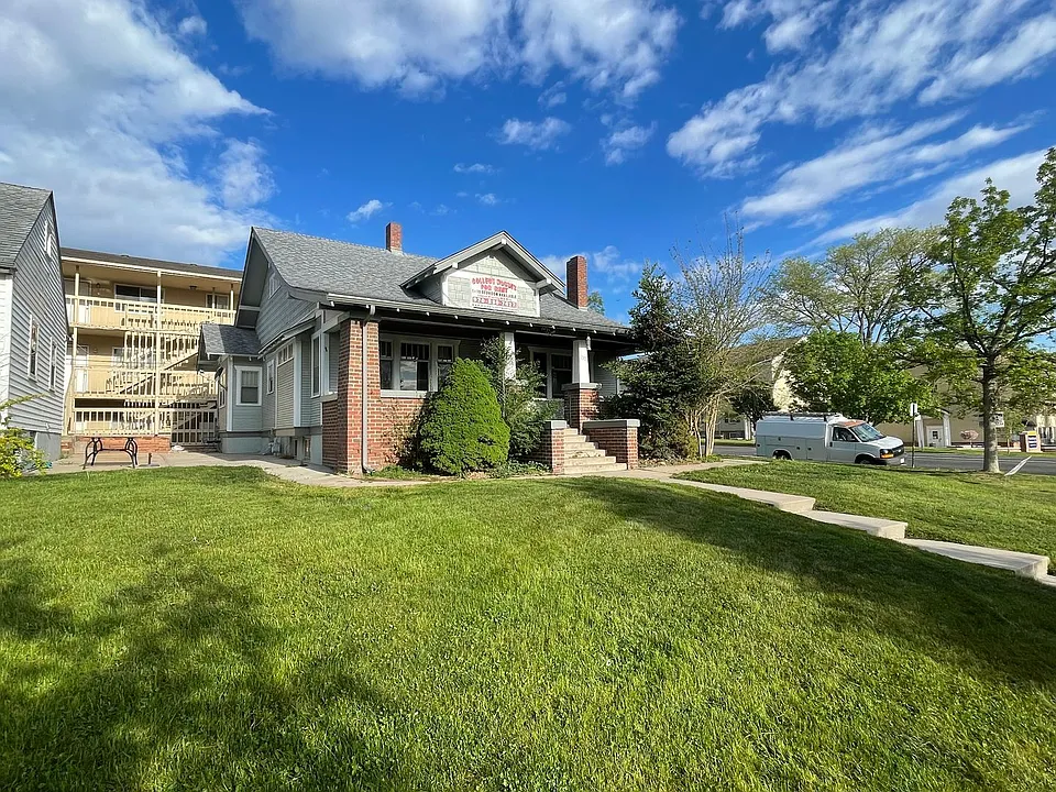 (2001 9th Ave)
