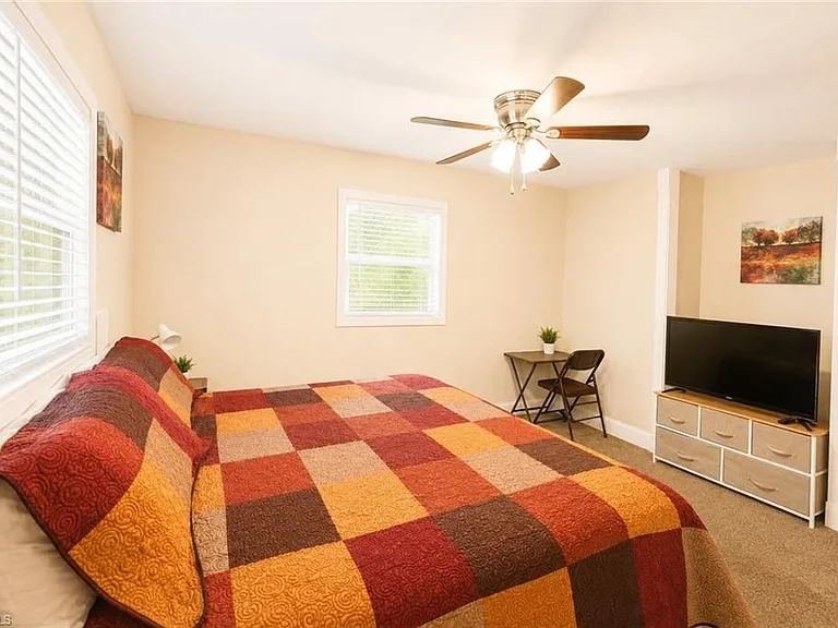 655 SW Pointview Rd — Photo 16