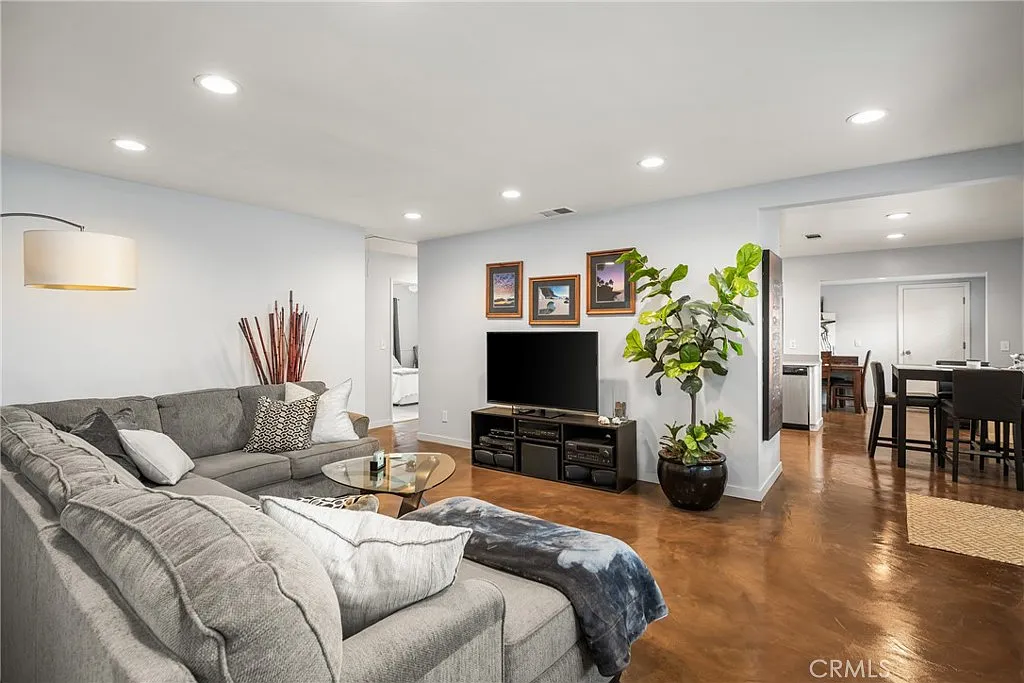 3 bed, 1622 sqft, $5,300 — Photo 1
