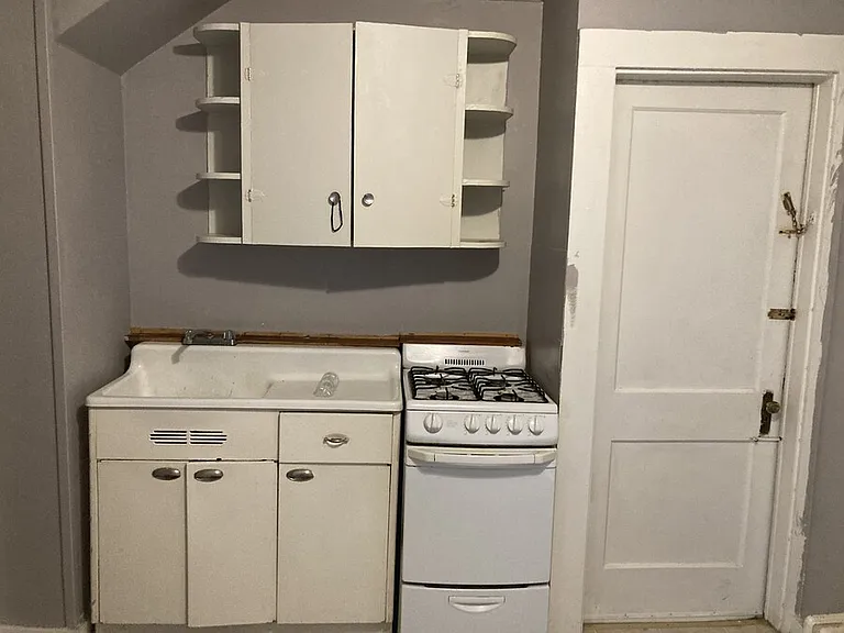 1 Fon Clair St #B — Photo 4
