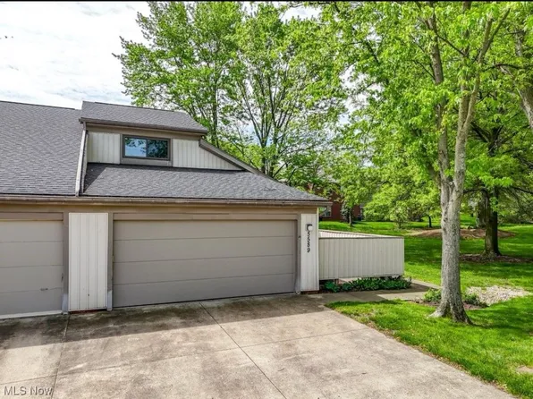 5589 Rainer Ct #164, Cleveland, OH 44134