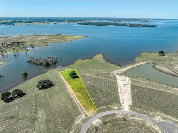 385 Sailview Ct, Honey Grove, TX 75446