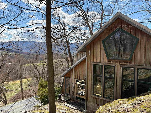 4th image of 2603 North Pownal Road
