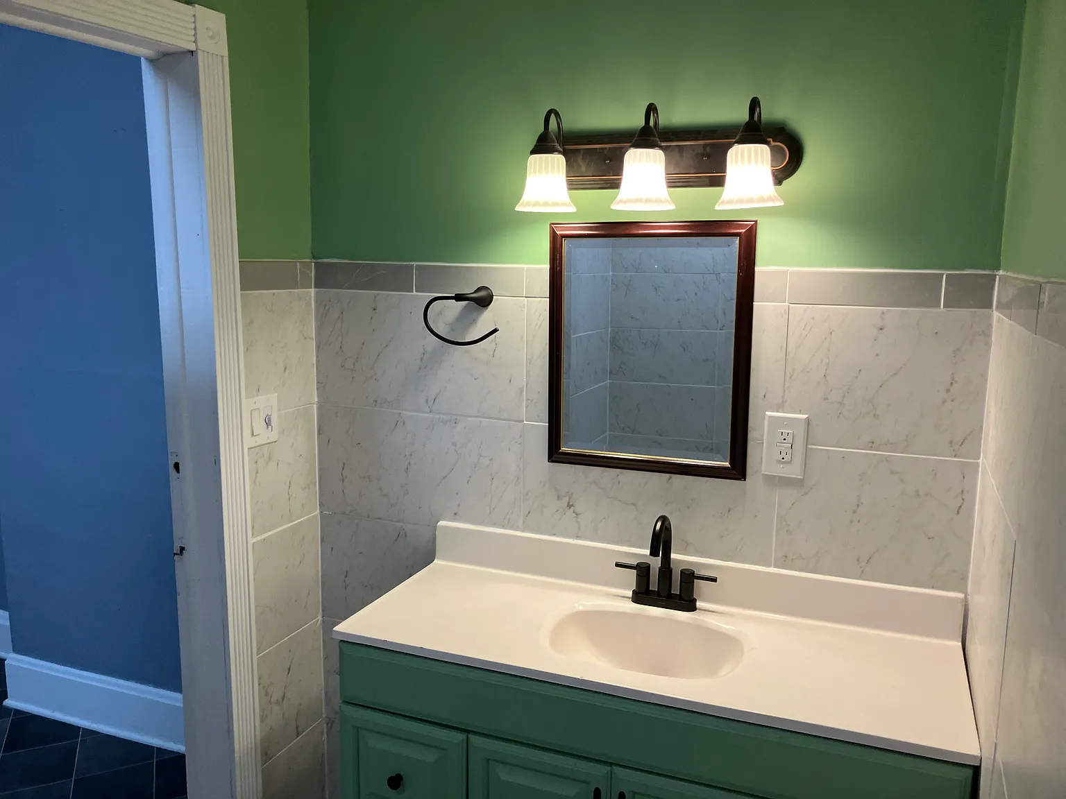 5 bed, $3,195 — Photo 4