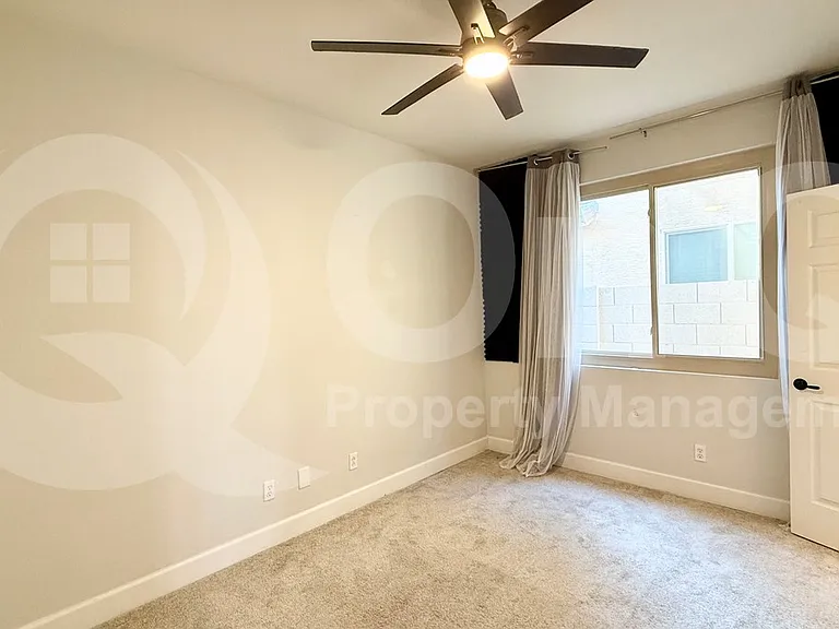 572 N Bell Dr — Photo 21