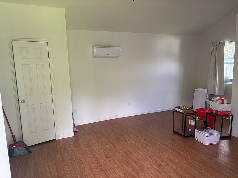 331 Waxwood Ln — Photo 2