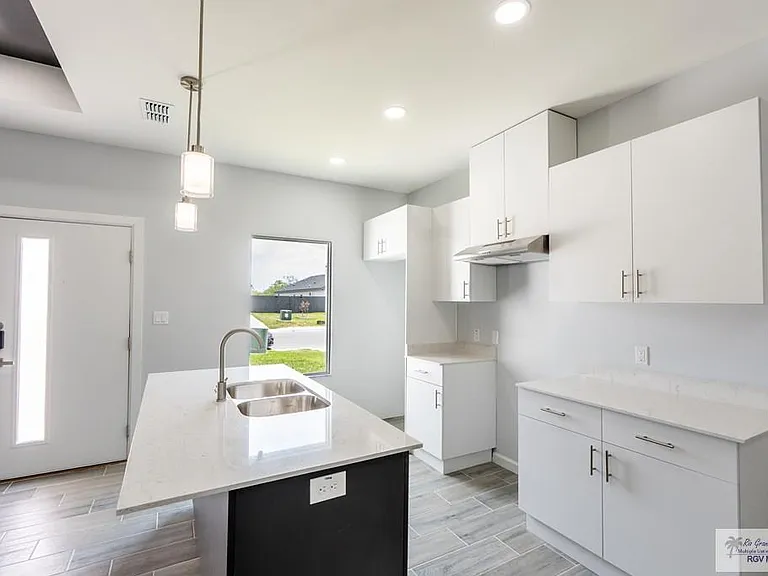 1725 Clinton St #A — Photo 5