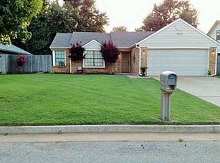 1413 Birkenhead Rd, Yukon, OK 73099