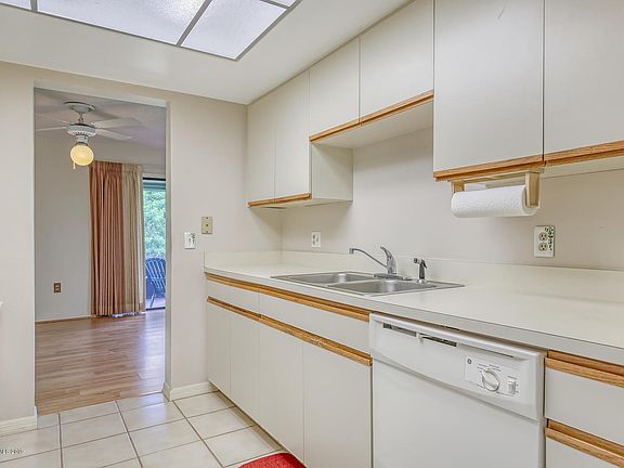5th image of 60 Bogart Pl #60