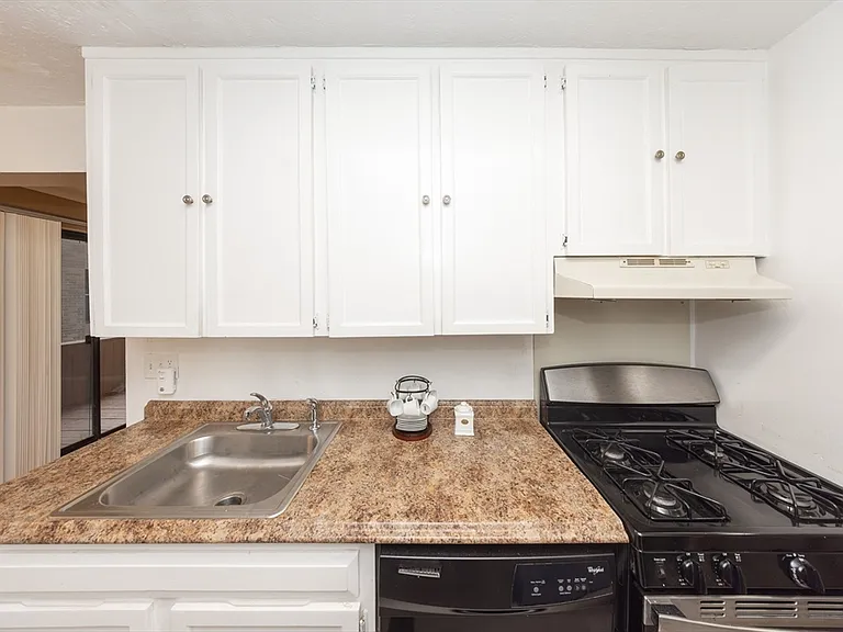 30 Shrewsbury Green Dr #G — Photo 7