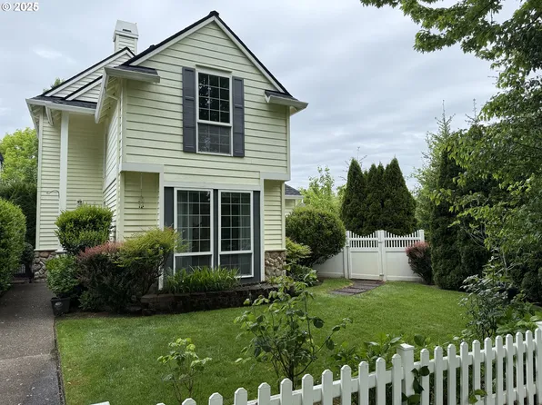 1000 NE Parks Edge Cir, Hillsboro, OR 97124