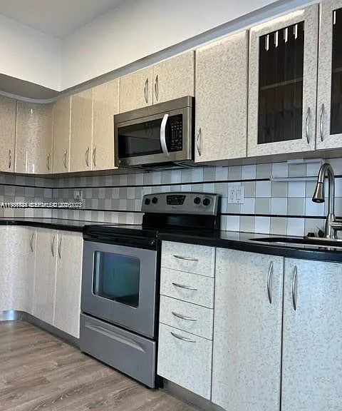 462 Golden Isles Dr #202 — Photo 9