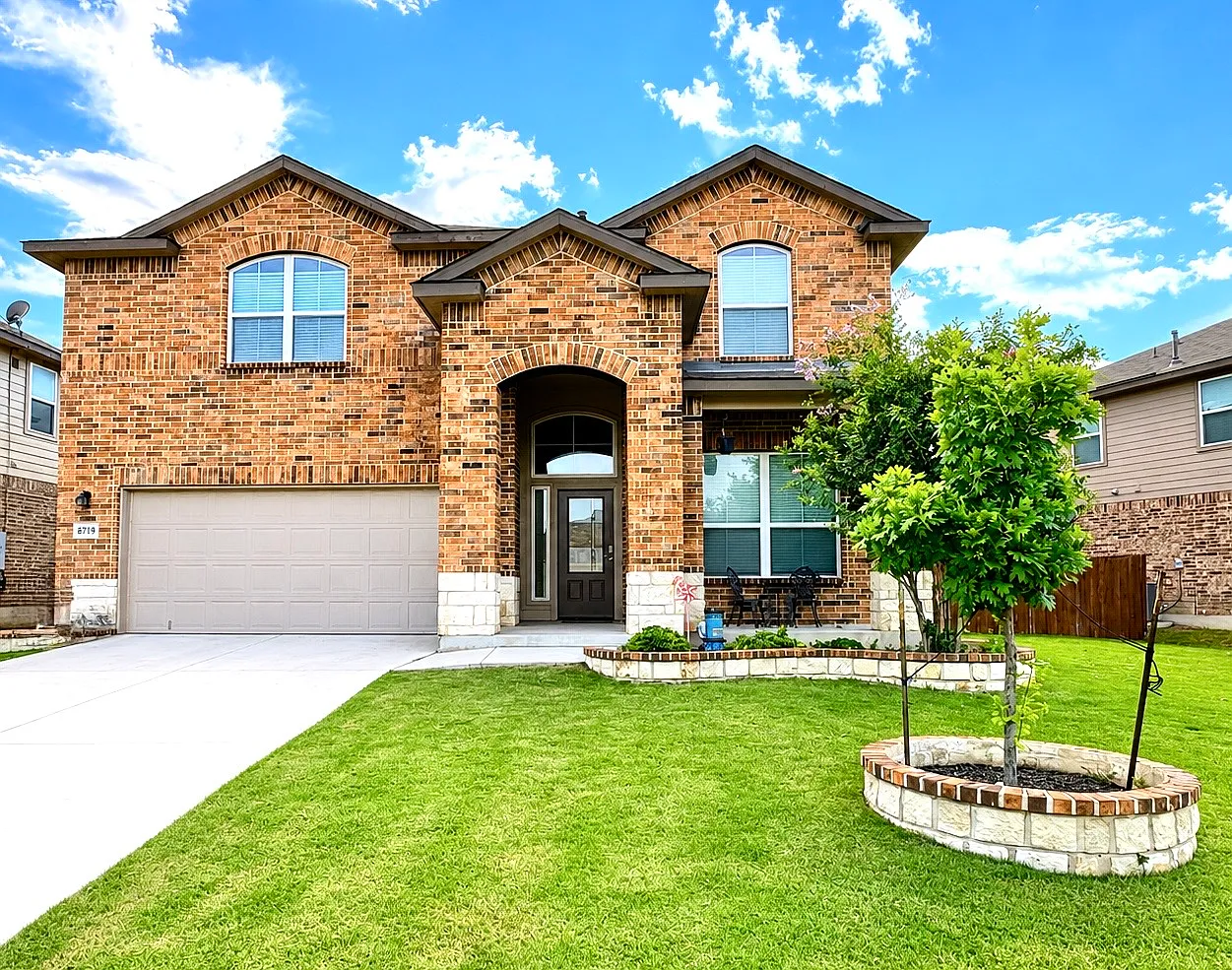 4 bed, 2.5 bath, 2900 sqft, $4,500 — Photo 2