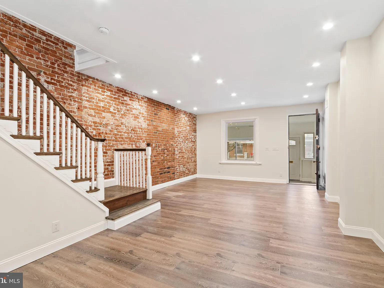 4 bed, 2.5 bath, 1650 sqft, $3,500 — Photo 2