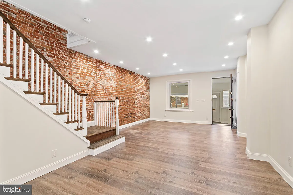 Building Photo - 215 53rd St