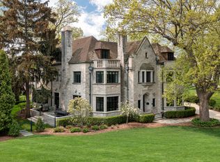 17 Canterbury Ct, Wilmette, IL 60091