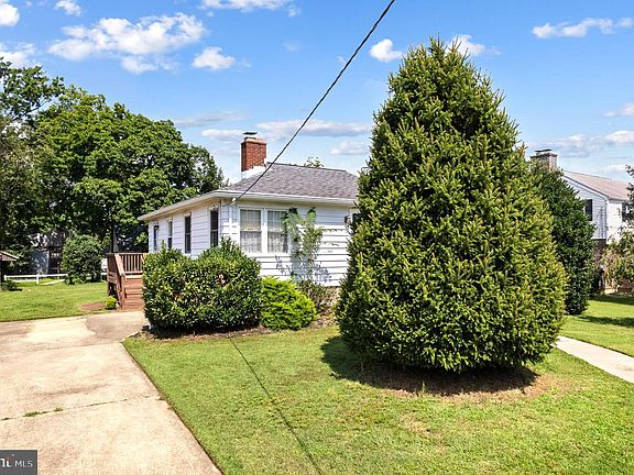 3rd image of 5 Ellis Ave