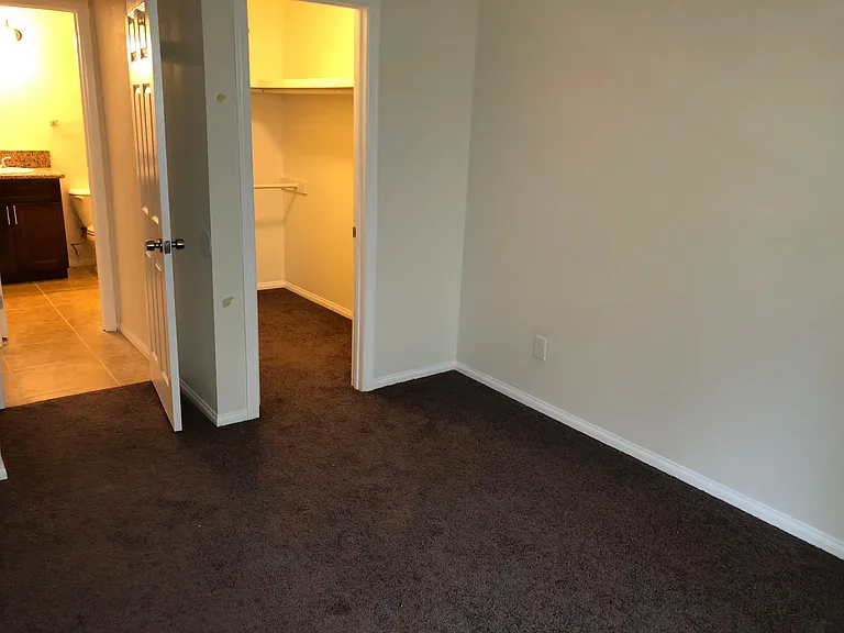 3549 Castle Glen Dr #122 — Photo 4