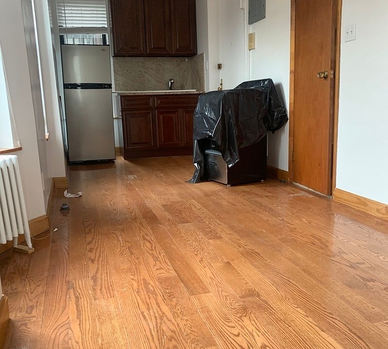 1st image of 261 E 10th St APT 15