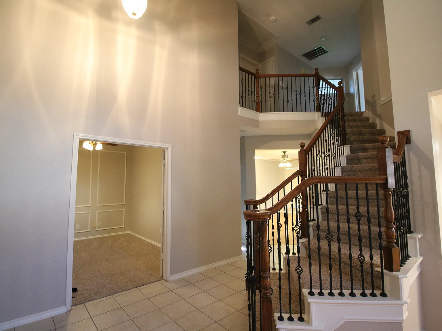 4 bed, 2355 sqft, $2,500 — Photo 2