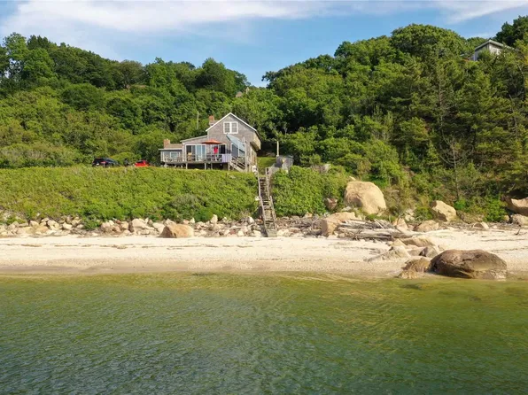 2721 Roanoke Ave, Riverhead, NY 11901